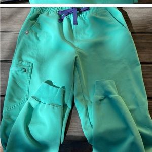 Surgical green FIGS scrub set